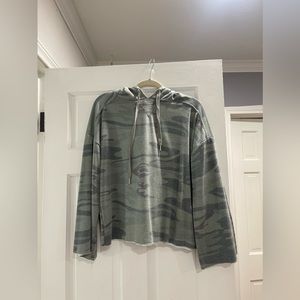 Camo Cropped Hoodie